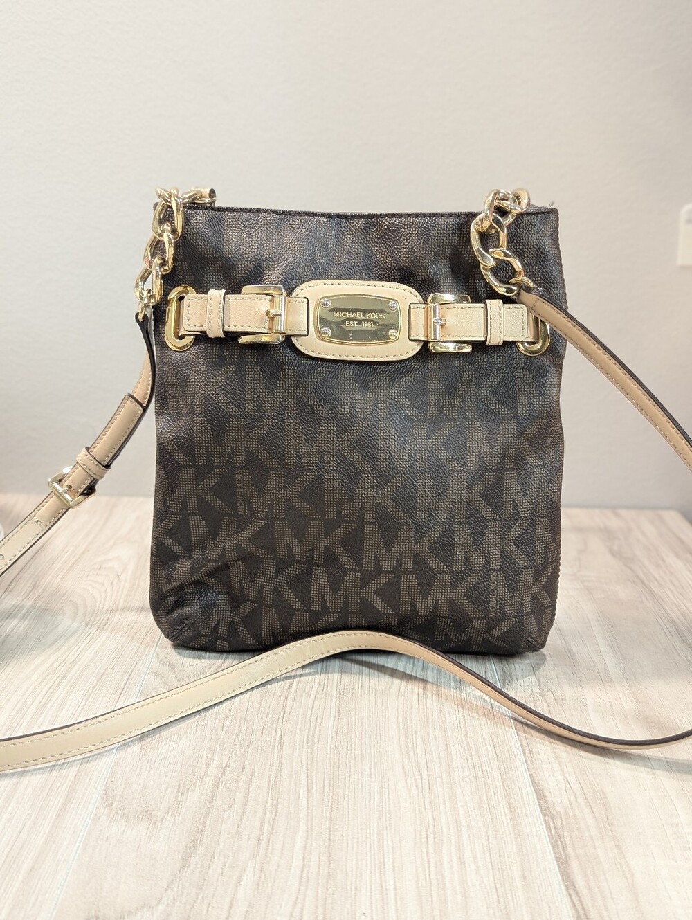 Michael Kors Hamilton Crossbody Bag Purse Iconic Monogram Logo Coated Canvas